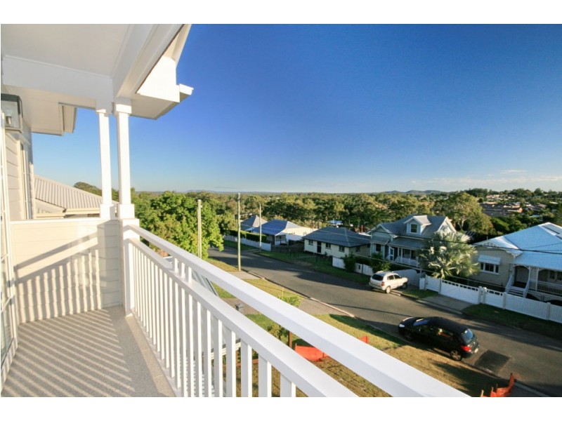 54 Barrinia Street, Manly QLD 4179