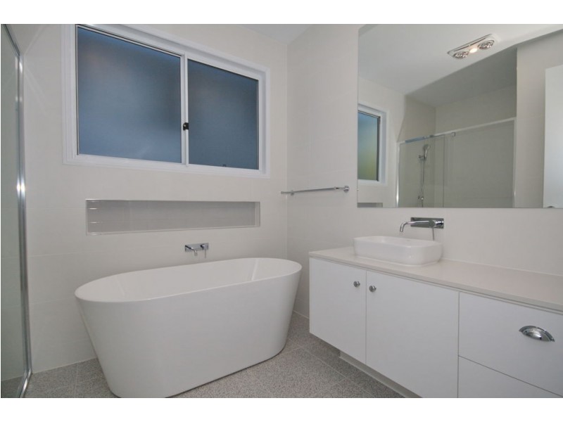 54 Barrinia Street, Manly QLD 4179