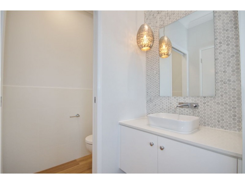 54 Barrinia Street, Manly QLD 4179