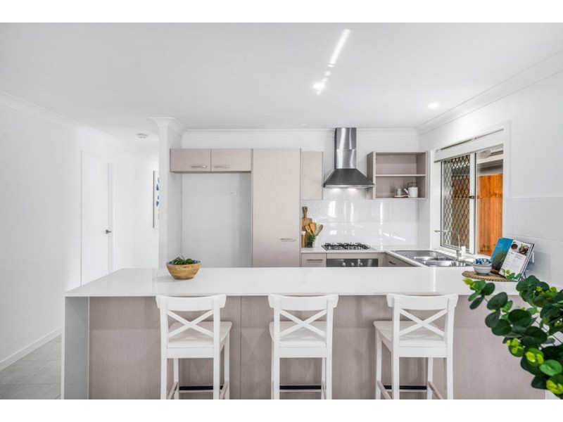 27 Kitchener Street, Wynnum QLD 4178