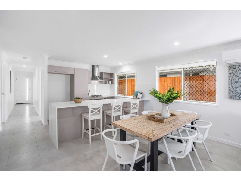 27 Kitchener Street, Wynnum QLD 4178