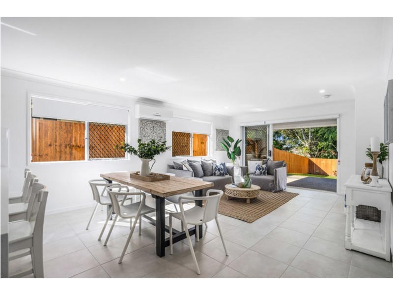 27 Kitchener Street, Wynnum QLD 4178