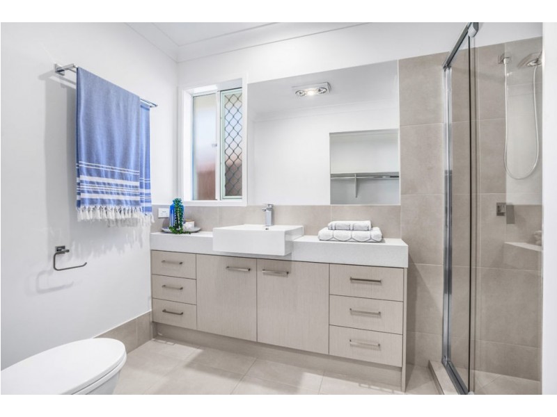 27 Kitchener Street, Wynnum QLD 4178