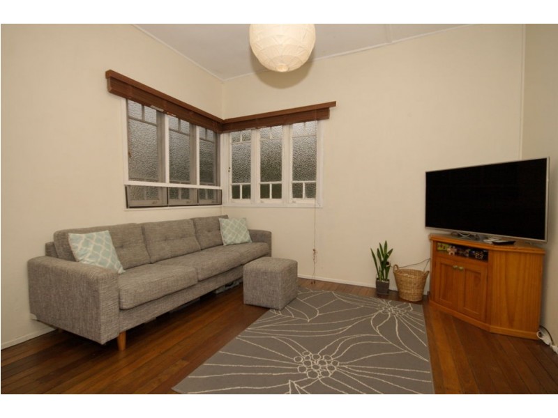 33 Gannon Avenue, Manly QLD 4179