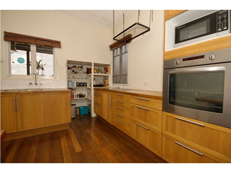 33 Gannon Avenue, Manly QLD 4179