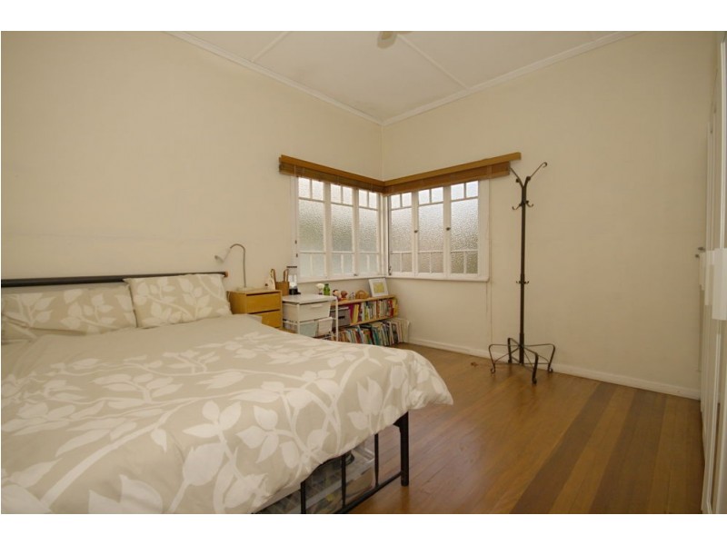 33 Gannon Avenue, Manly QLD 4179