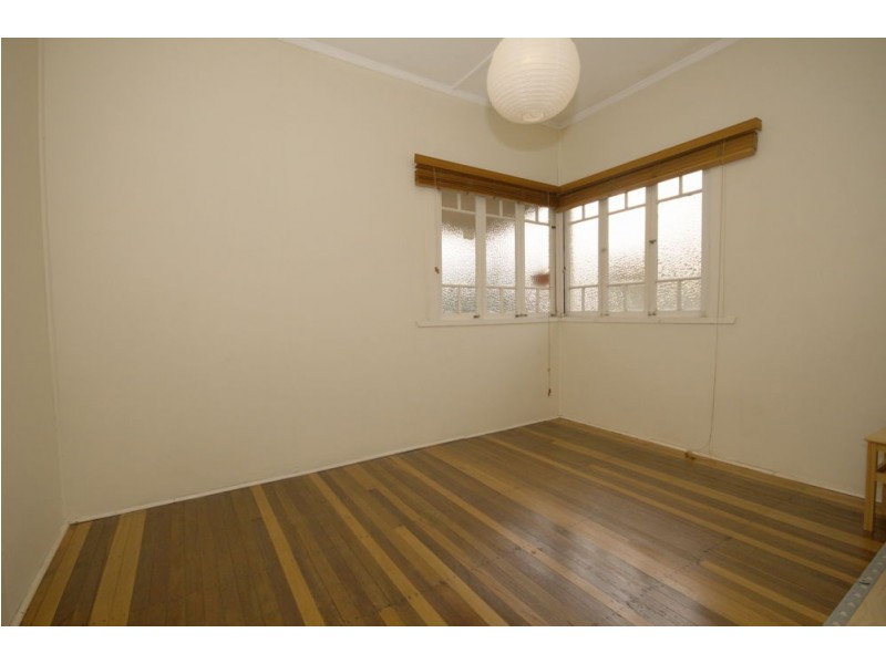 33 Gannon Avenue, Manly QLD 4179