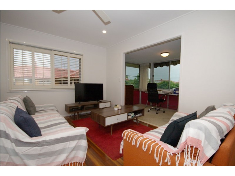 14 Winston Street, Wynnum West QLD 4178