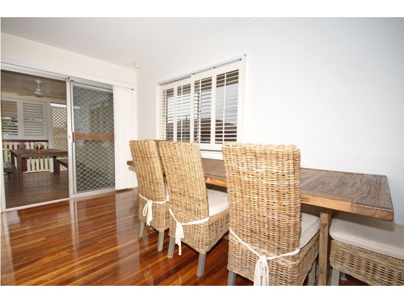 14 Winston Street, Wynnum West QLD 4178