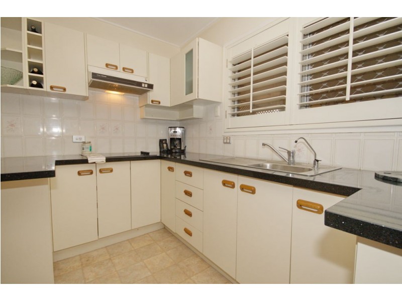 14 Winston Street, Wynnum West QLD 4178