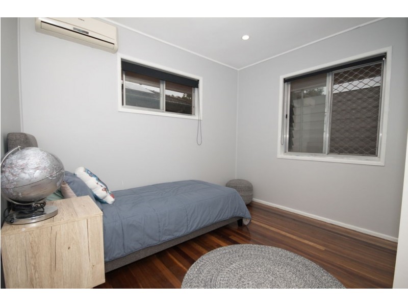 14 Winston Street, Wynnum West QLD 4178