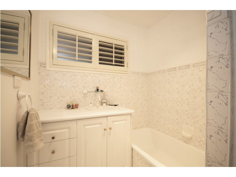 14 Winston Street, Wynnum West QLD 4178