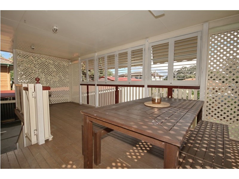 14 Winston Street, Wynnum West QLD 4178