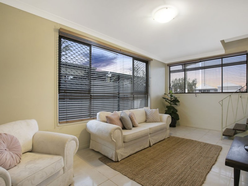 35 Twenty-third Ave, Brighton QLD 4017