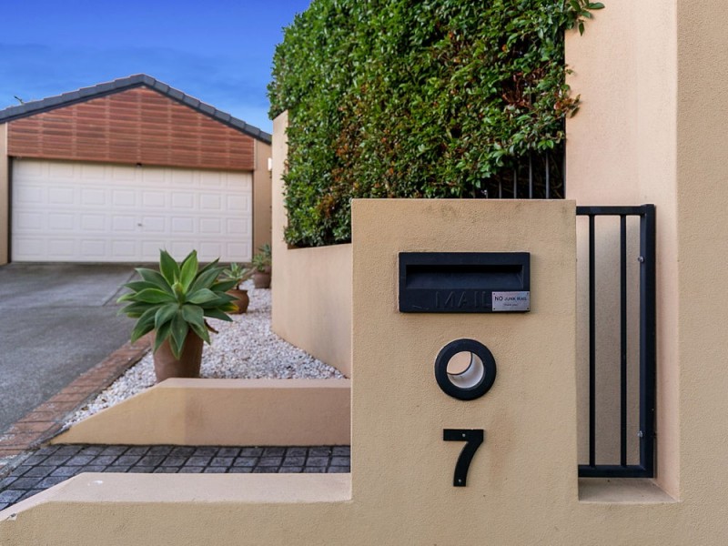 7 Manettia Street, Wynnum West QLD 4178