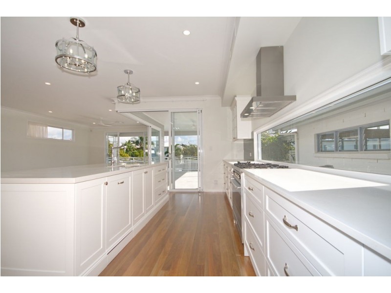 15 Earl Parade, Manly QLD 4179