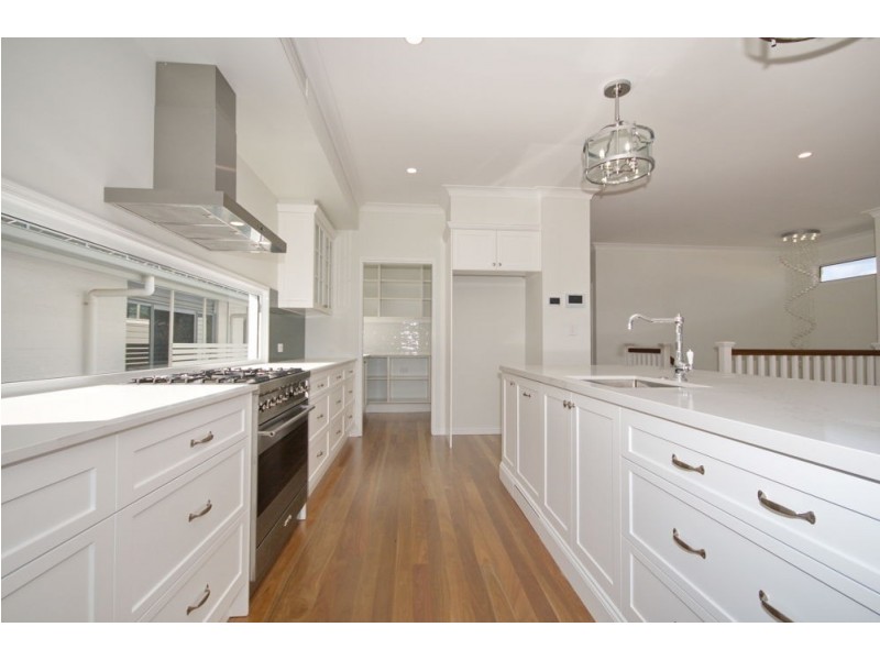 15 Earl Parade, Manly QLD 4179