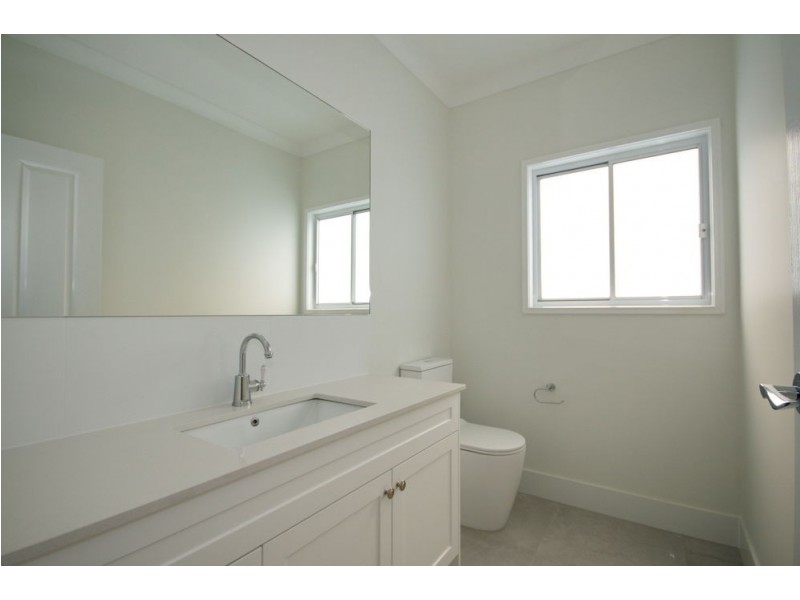 15 Earl Parade, Manly QLD 4179