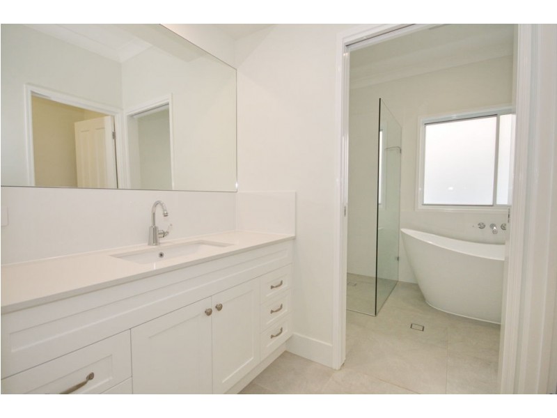 15 Earl Parade, Manly QLD 4179
