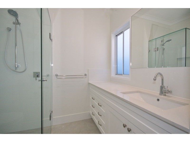 15 Earl Parade, Manly QLD 4179