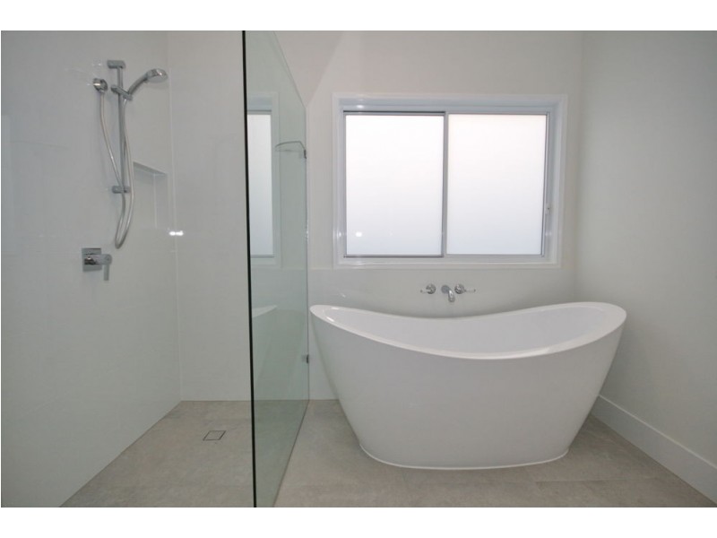 15 Earl Parade, Manly QLD 4179