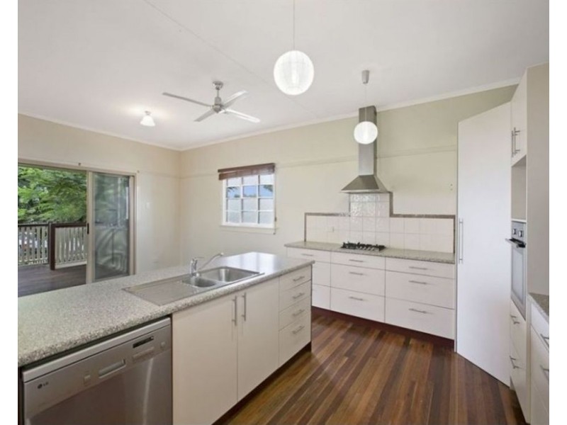 81 Randall Road, Wynnum West QLD 4178