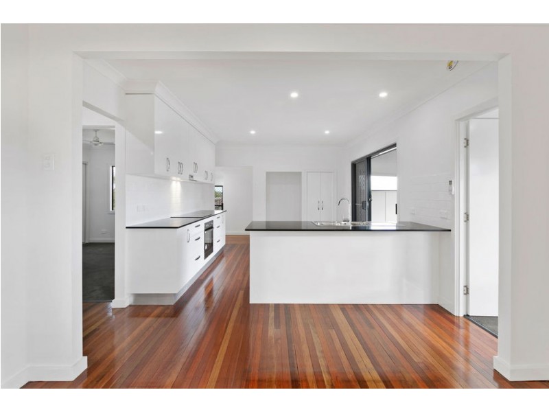 58 Roseneath Pde, Wynnum West QLD 4178