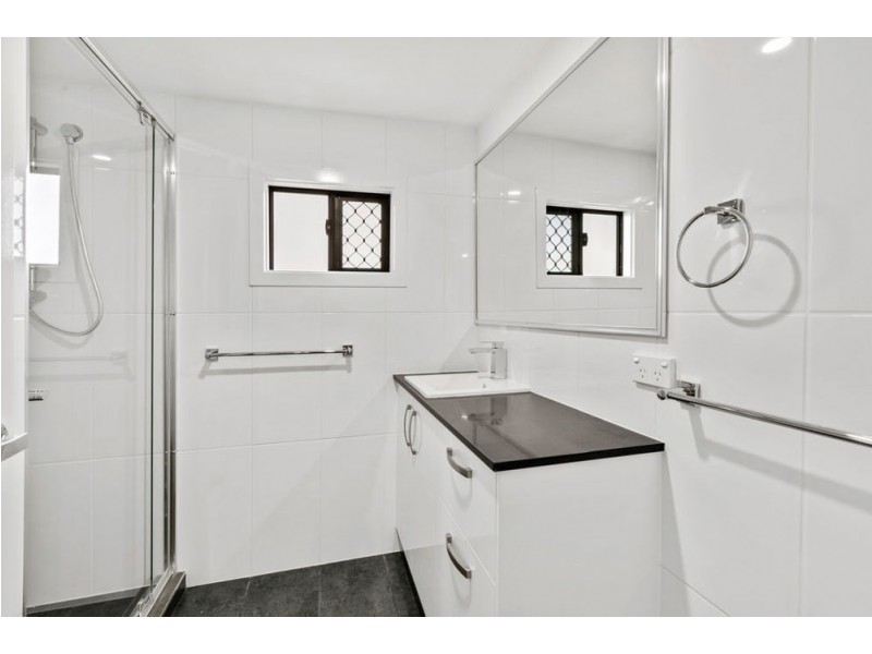 58 Roseneath Pde, Wynnum West QLD 4178