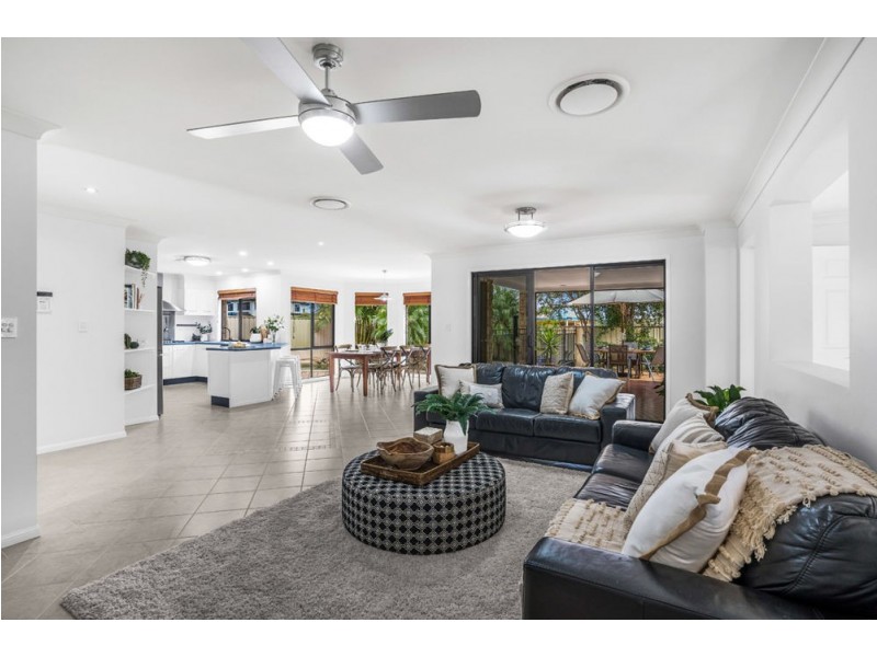 42 Hannah Circuit, Manly West QLD 4179