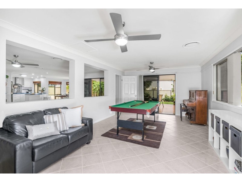 42 Hannah Circuit, Manly West QLD 4179
