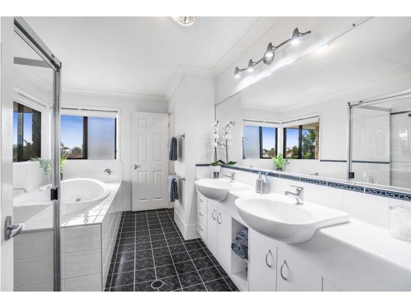 42 Hannah Circuit, Manly West QLD 4179