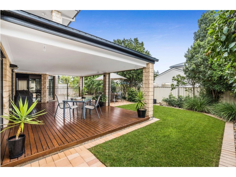 42 Hannah Circuit, Manly West QLD 4179