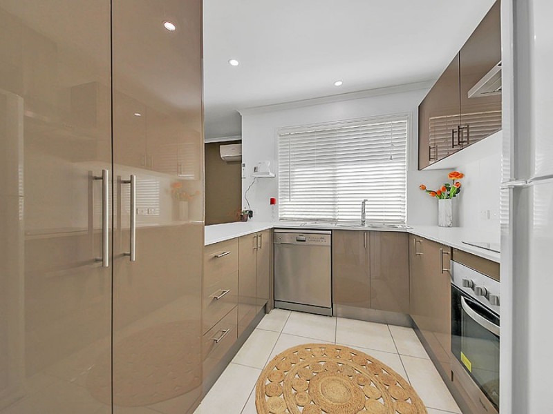 16 Magdalene Street, Wynnum West QLD 4178