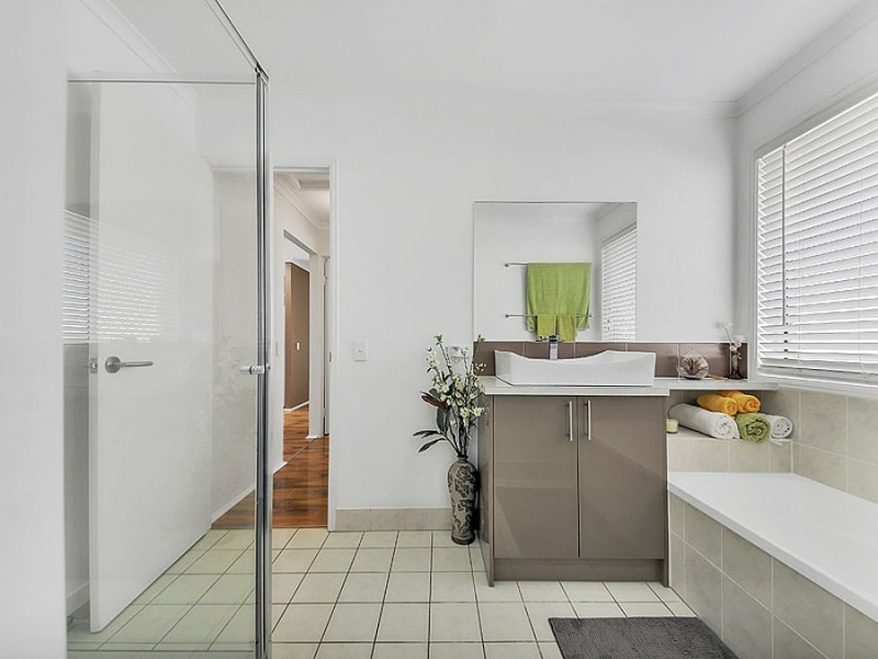 16 Magdalene Street, Wynnum West QLD 4178