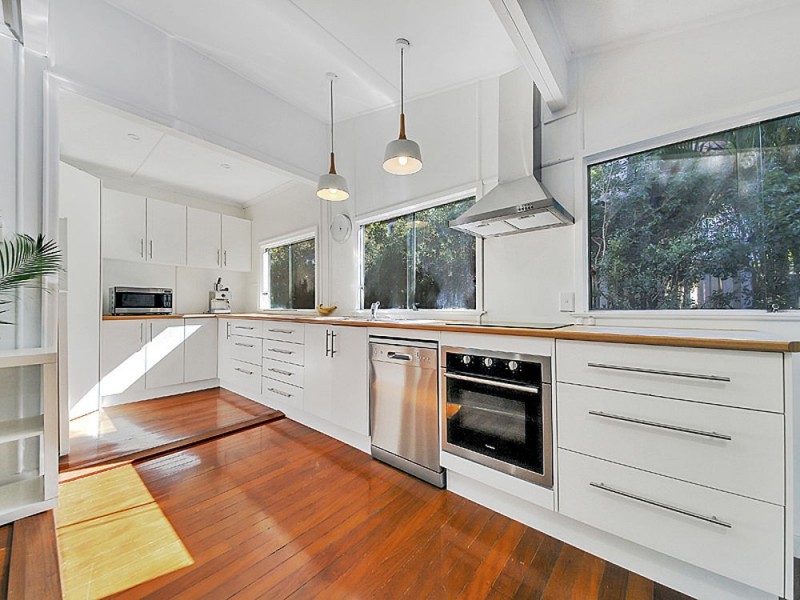 379 Tingal Rd, Wynnum QLD 4178