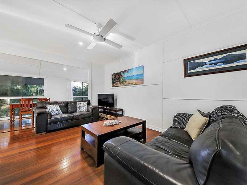 379 Tingal Rd, Wynnum QLD 4178