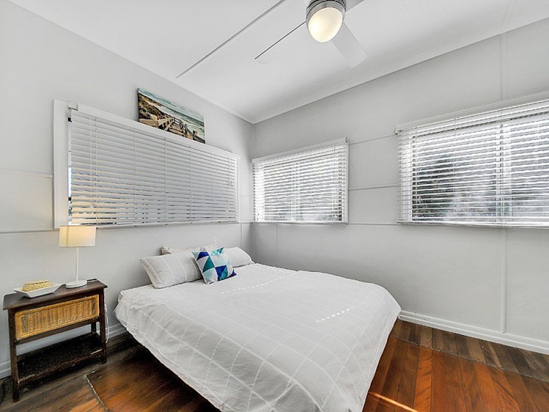 379 Tingal Rd, Wynnum QLD 4178