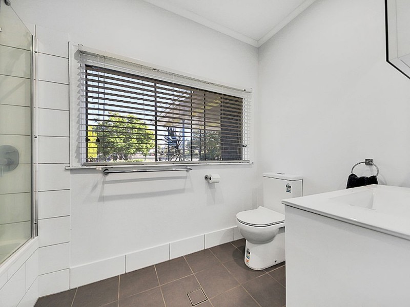 379 Tingal Rd, Wynnum QLD 4178