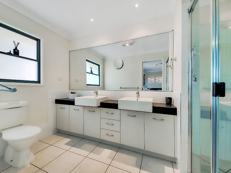 111 Moreton Avenue, Wynnum QLD 4178