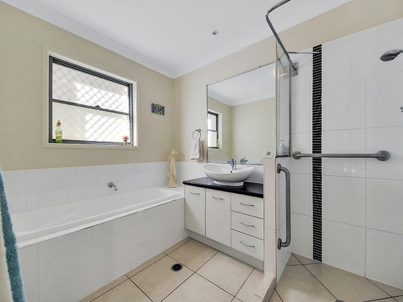 111 Moreton Avenue, Wynnum QLD 4178