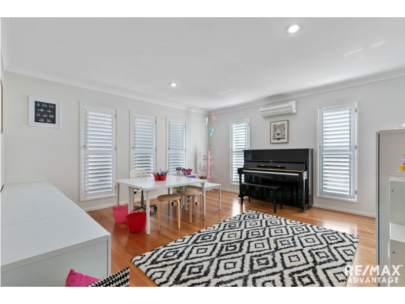 16 Nursery Place, Wakerley QLD 4154