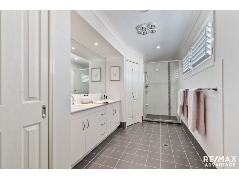 16 Nursery Place, Wakerley QLD 4154