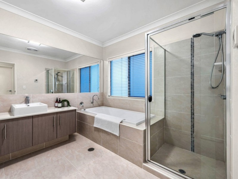 28 Gumdale Street, Wakerley QLD 4154