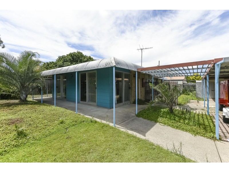 18 Banks Cr, Wynnum West QLD 4178