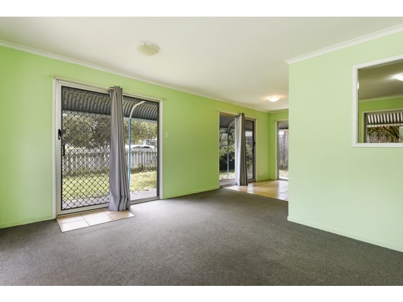 18 Banks Cr, Wynnum West QLD 4178