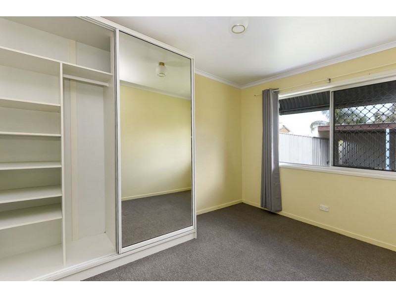 18 Banks Cr, Wynnum West QLD 4178