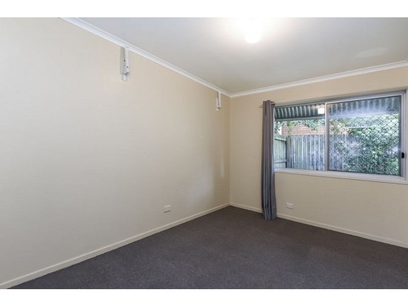 18 Banks Cr, Wynnum West QLD 4178