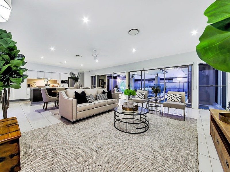 6 Thomson Place, Wakerley QLD 4154