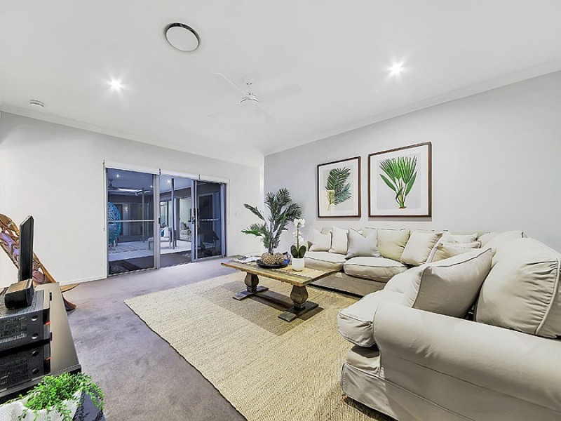 6 Thomson Place, Wakerley QLD 4154