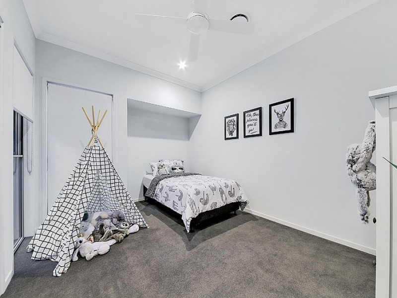 6 Thomson Place, Wakerley QLD 4154